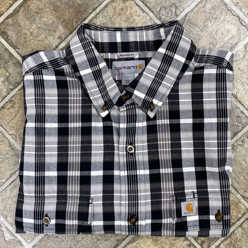 ✨Host Pick✨ Carhartt Plaid Short Sleeve Button Down Shirt, Black and Whi…